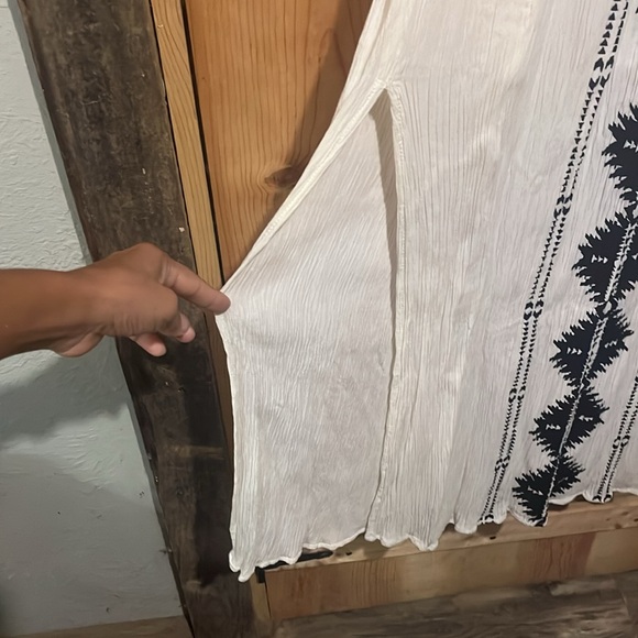 Exhilaration size Medium black and cream maxi sleeveless vee neck dress - Picture 5 of 8